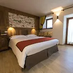 Maison Lo Triolet Introd